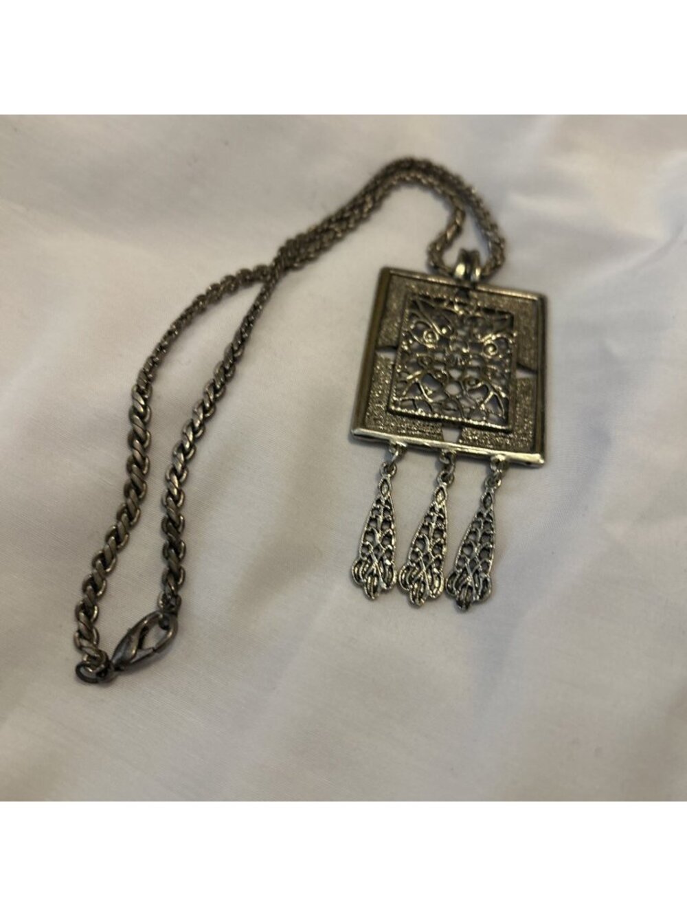 Vintage Lisner Silver Tone Dangle 18” Pendant Necklace Adjustable Moroccan